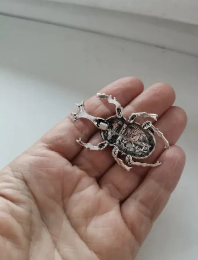 Beetle brooch vintage look silver plated suit coat broach collar cross pin ggg53