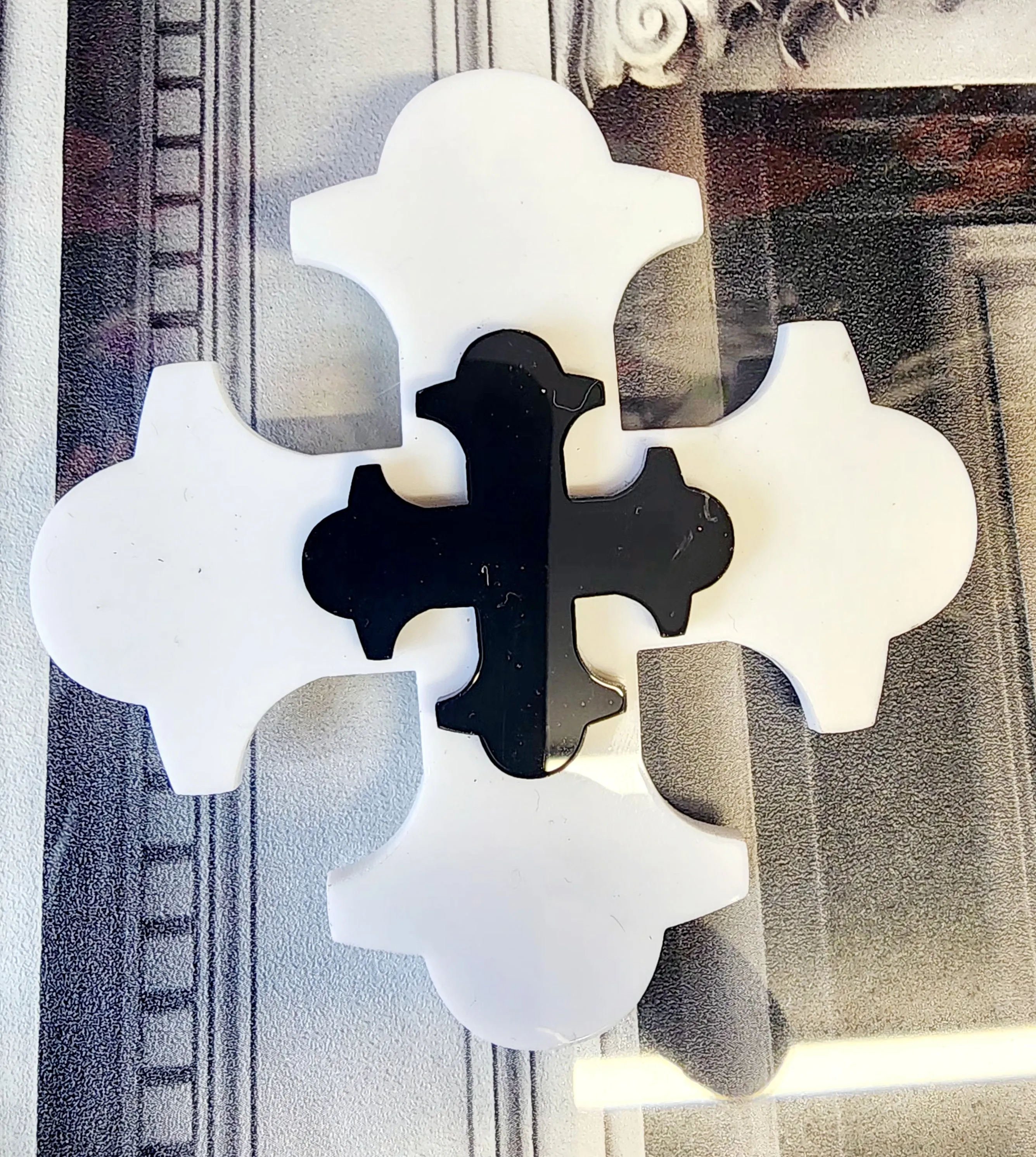 Brooch Cross Botonee Medium Large