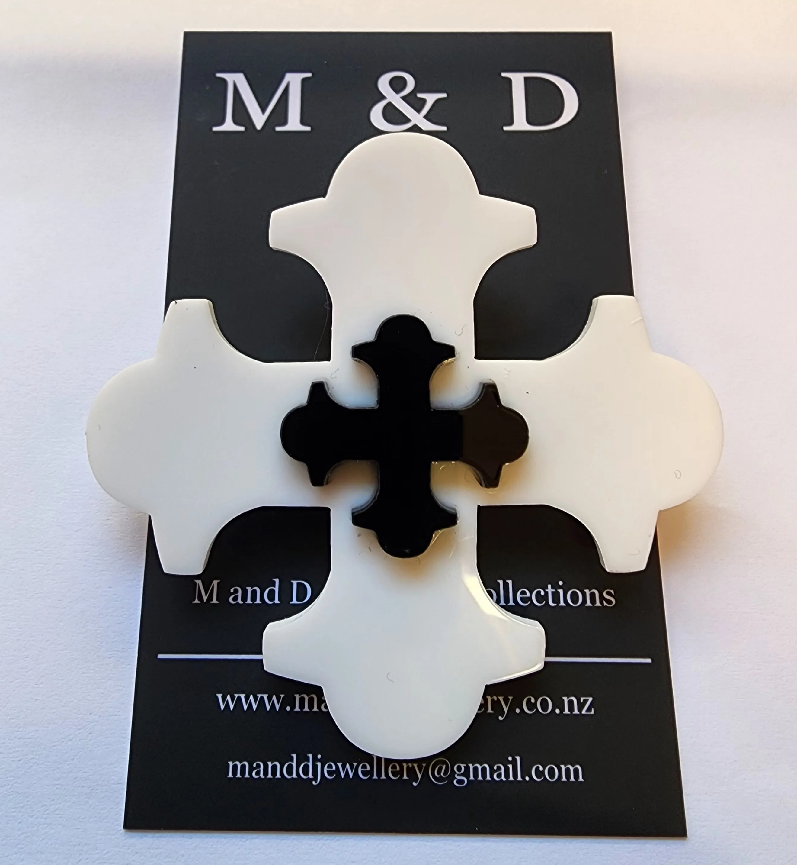 Brooch Cross Botonee Medium Size