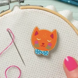 Cat Magnetic Needle Minder