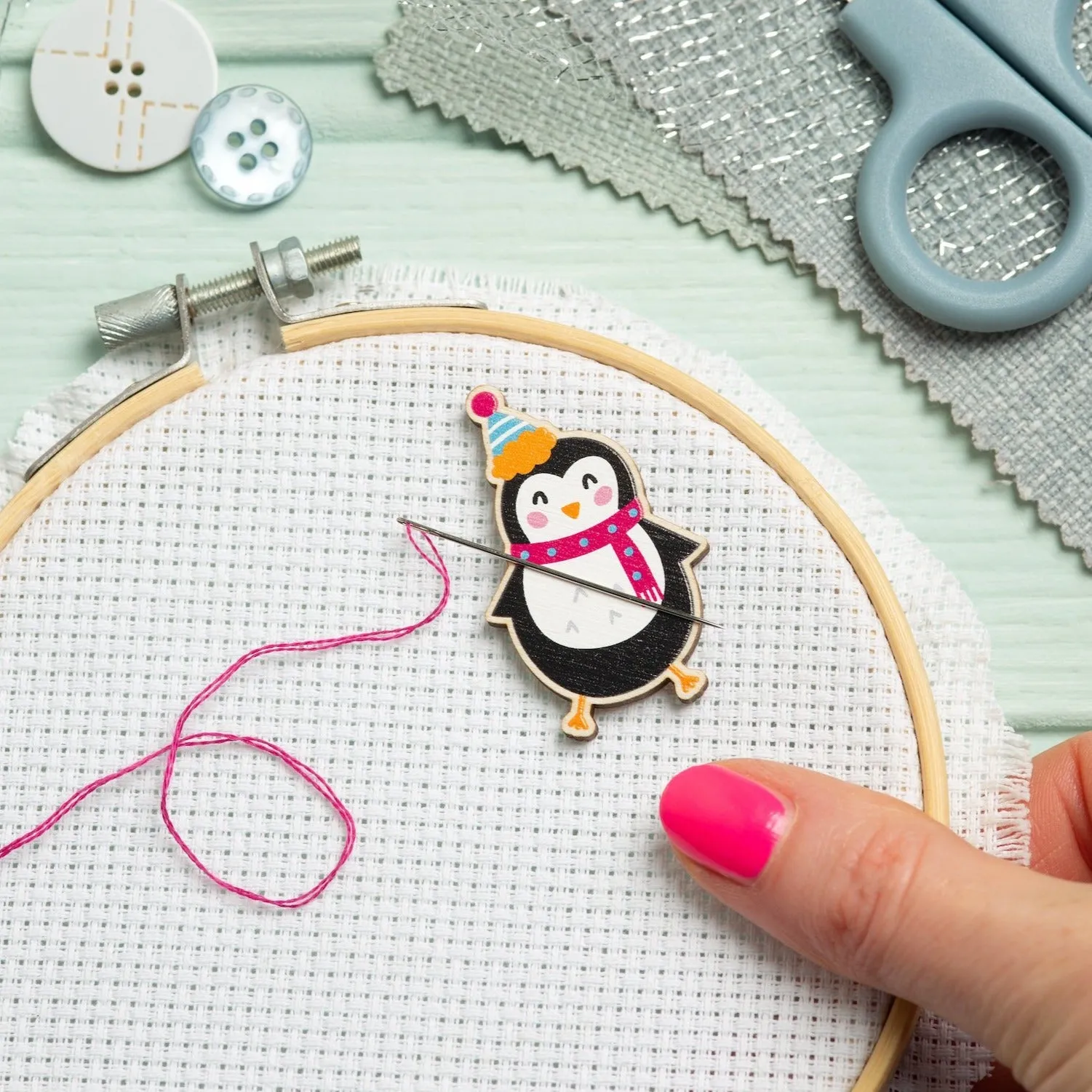 Penguin Magnetic Needle Minder